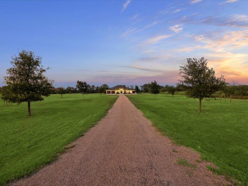 106 Colorado Blf, Cedar Creek, TX 78612