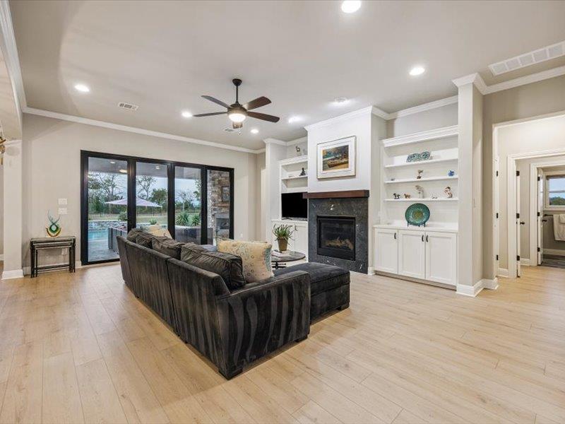 106 Colorado Blf, Cedar Creek, TX 78612