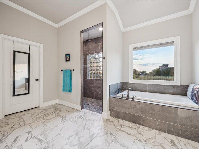 106 Colorado Blf, Cedar Creek, TX 78612