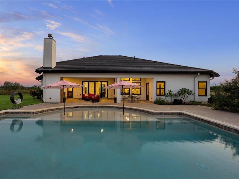 106 Colorado Blf, Cedar Creek, TX 78612