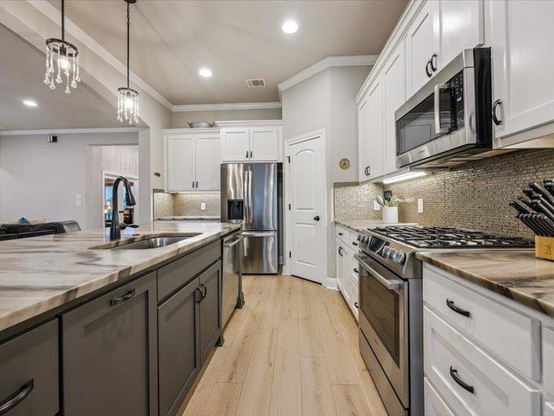 106 Colorado Blf, Cedar Creek, TX 78612