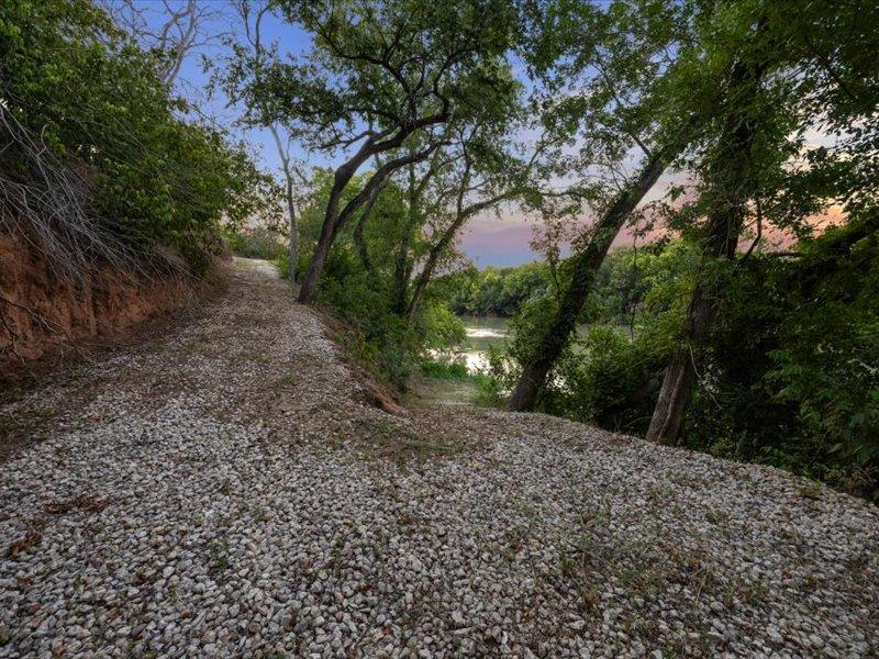 106 Colorado Blf, Cedar Creek, TX 78612