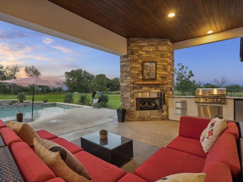 106 Colorado Blf, Cedar Creek, TX 78612