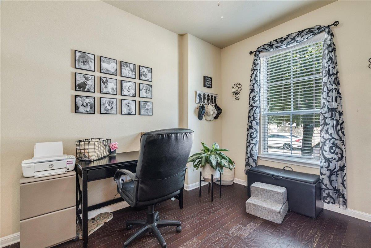 712 Lost Pines Ln, Cedar Park, TX 78613