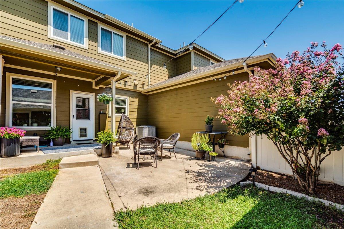 712 Lost Pines Ln, Cedar Park, TX 78613