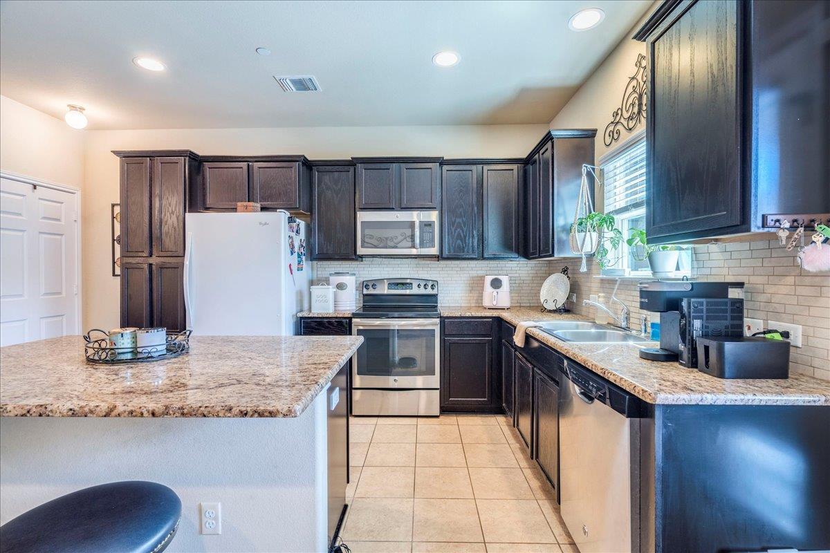 712 Lost Pines Ln, Cedar Park, TX 78613