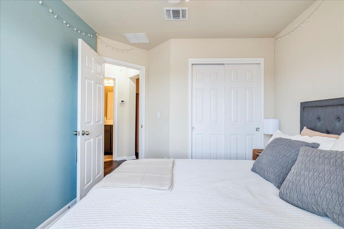 712 Lost Pines Ln, Cedar Park, TX 78613