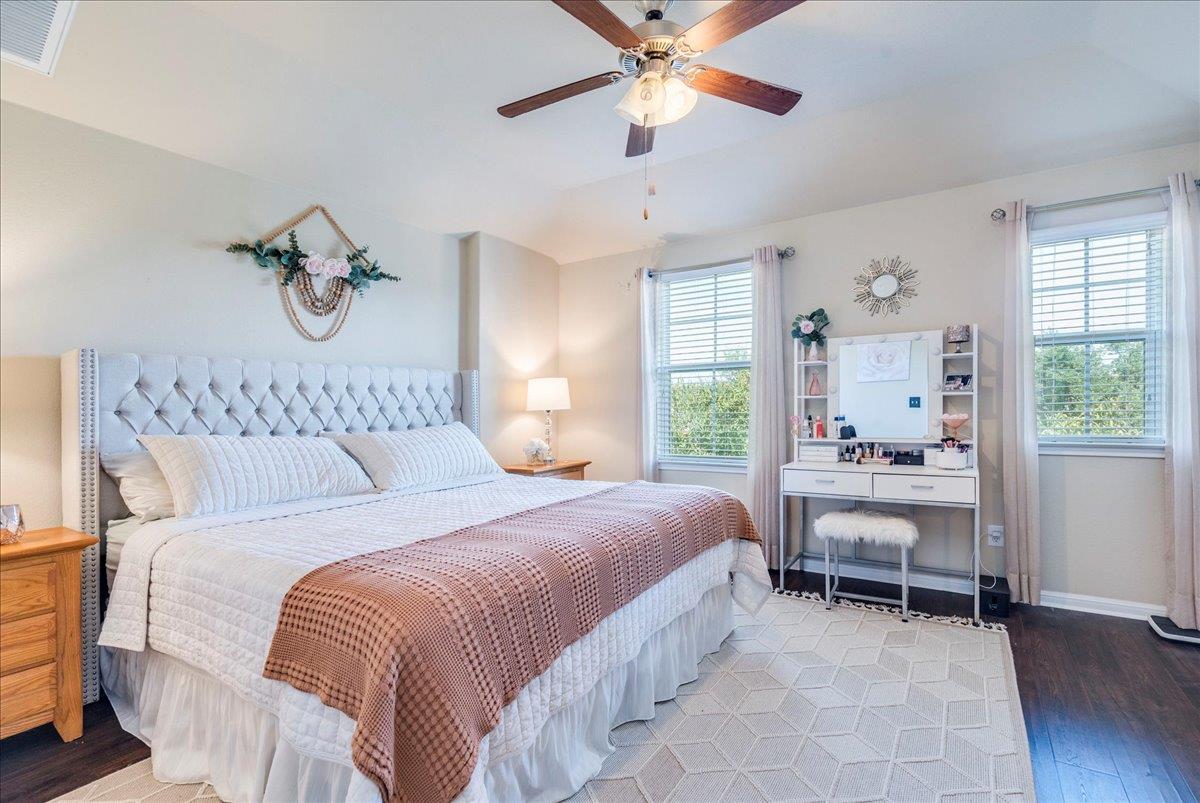 712 Lost Pines Ln, Cedar Park, TX 78613