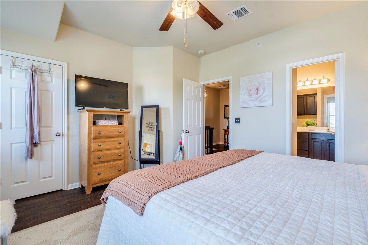 712 Lost Pines Ln, Cedar Park, TX 78613