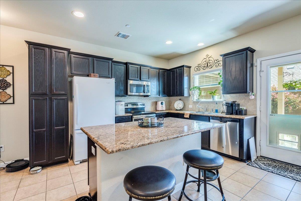 712 Lost Pines Ln, Cedar Park, TX 78613