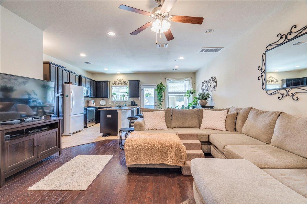 712 Lost Pines Ln, Cedar Park, TX 78613