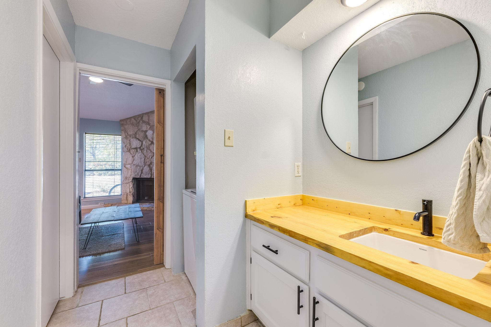 4307 1st St S # 101, Austin, TX 78745