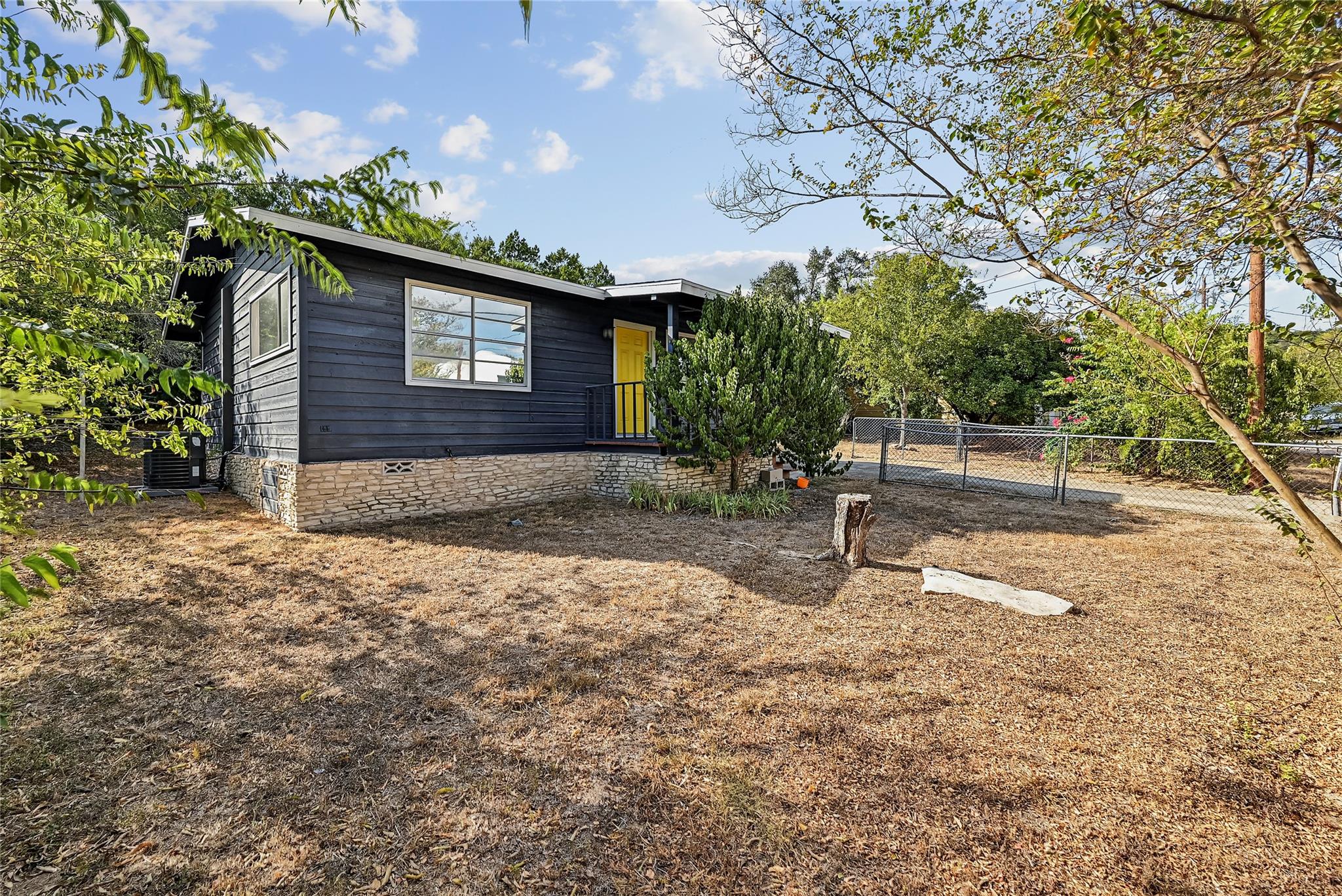 10700 W Lakeview Dr, Jonestown, TX 78645