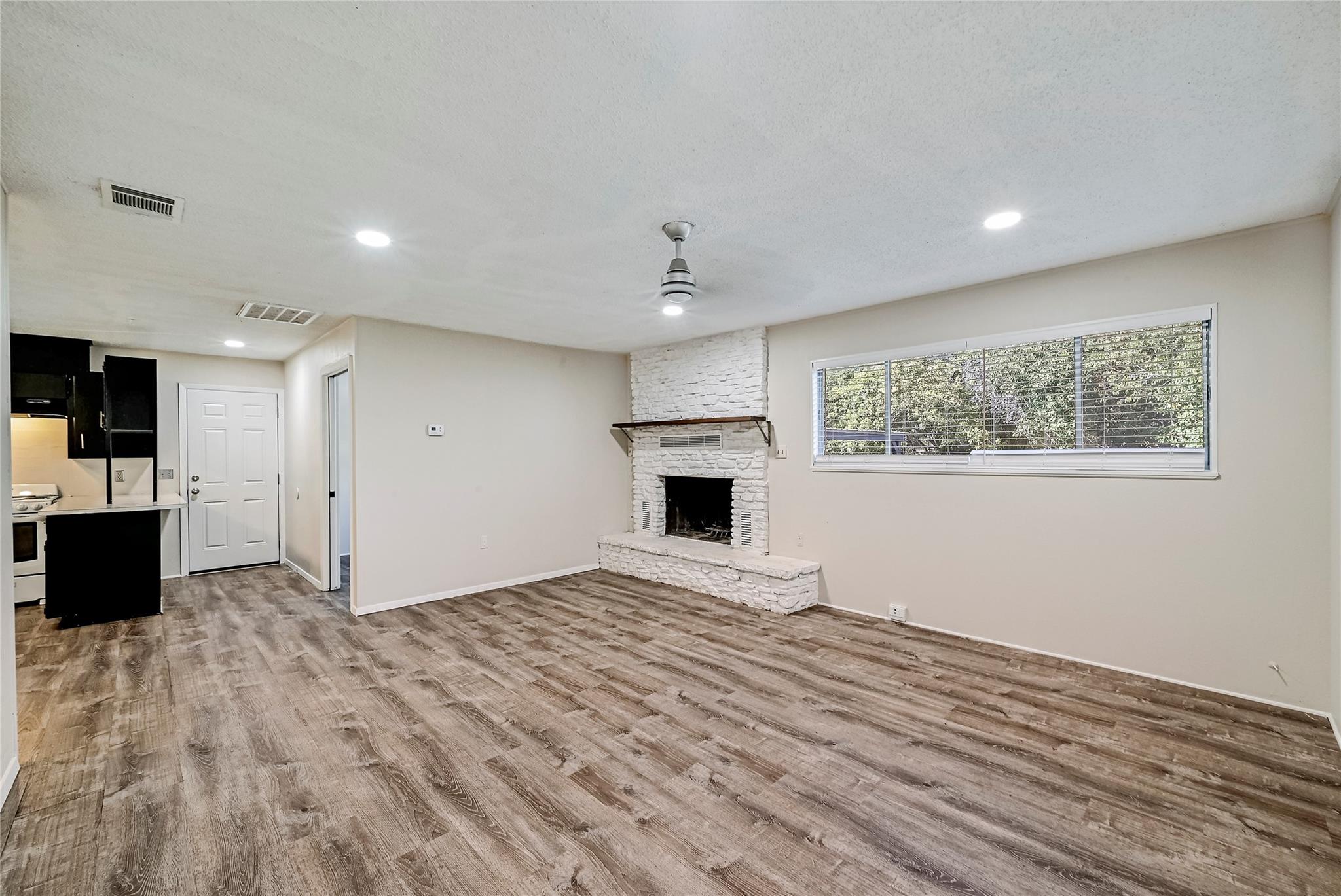 10700 W Lakeview Dr, Jonestown, TX 78645