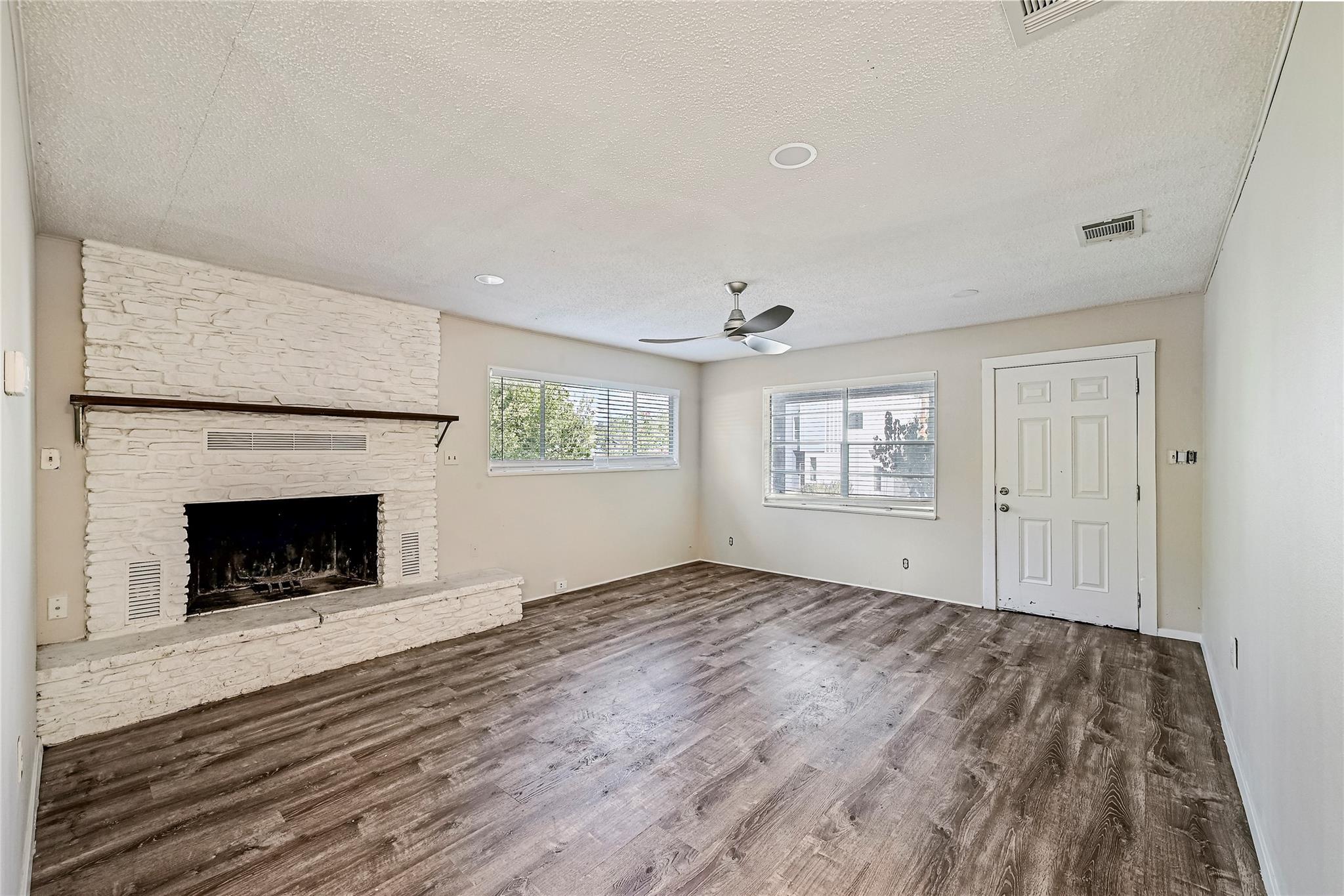 10700 W Lakeview Dr, Jonestown, TX 78645