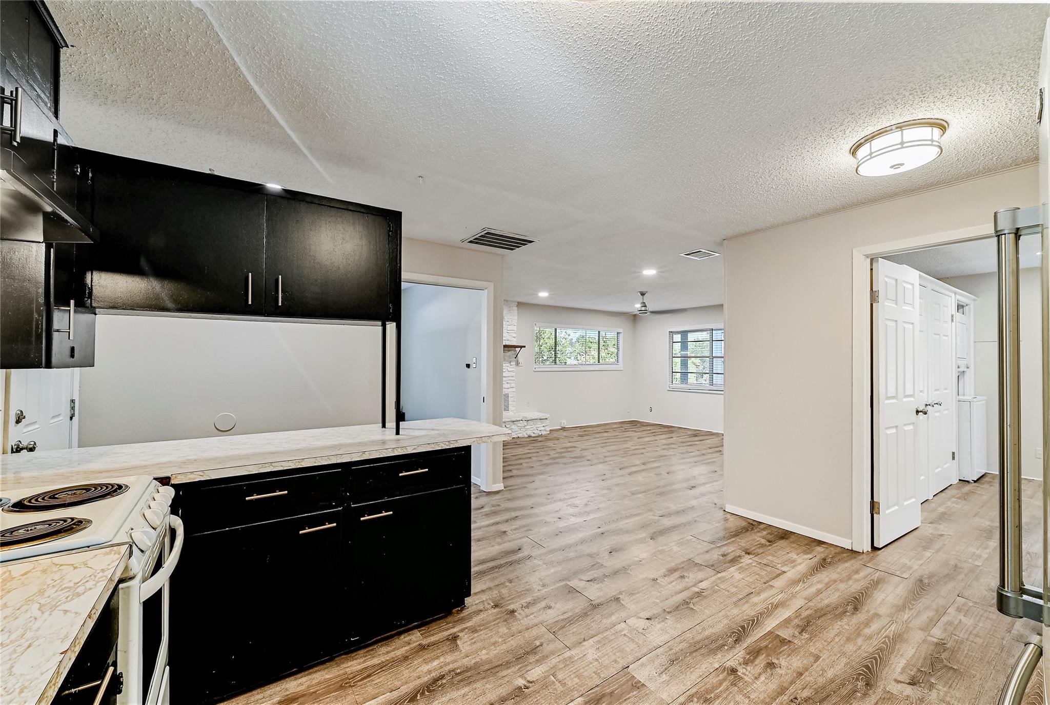 10700 W Lakeview Dr, Jonestown, TX 78645