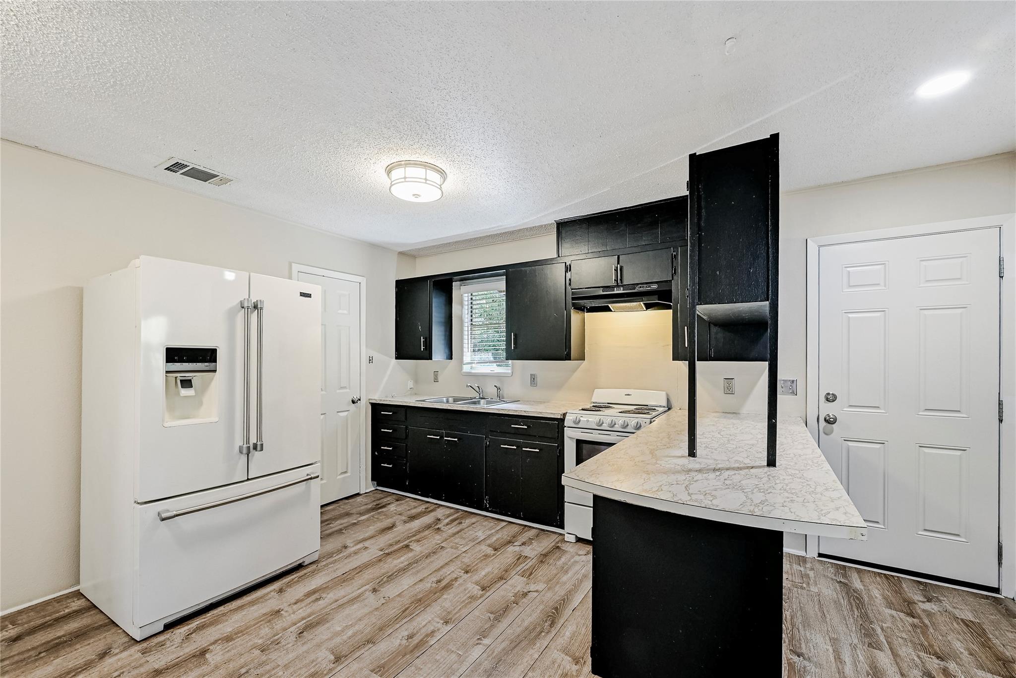 10700 W Lakeview Dr, Jonestown, TX 78645