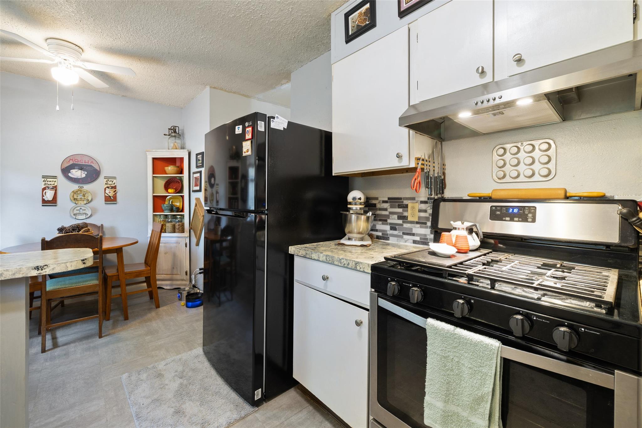 2803 Crestview St, Taylor, TX 76574