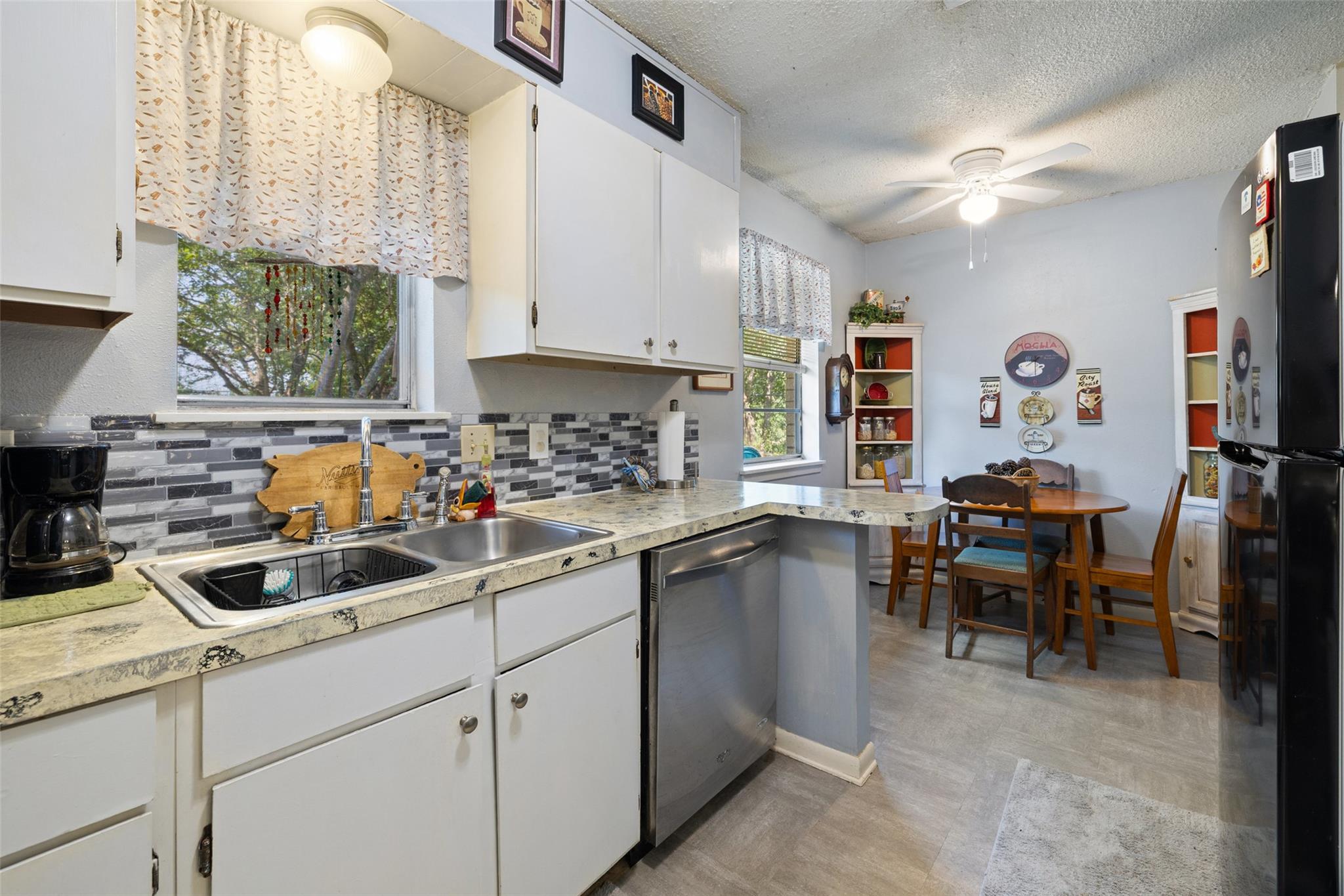 2803 Crestview St, Taylor, TX 76574