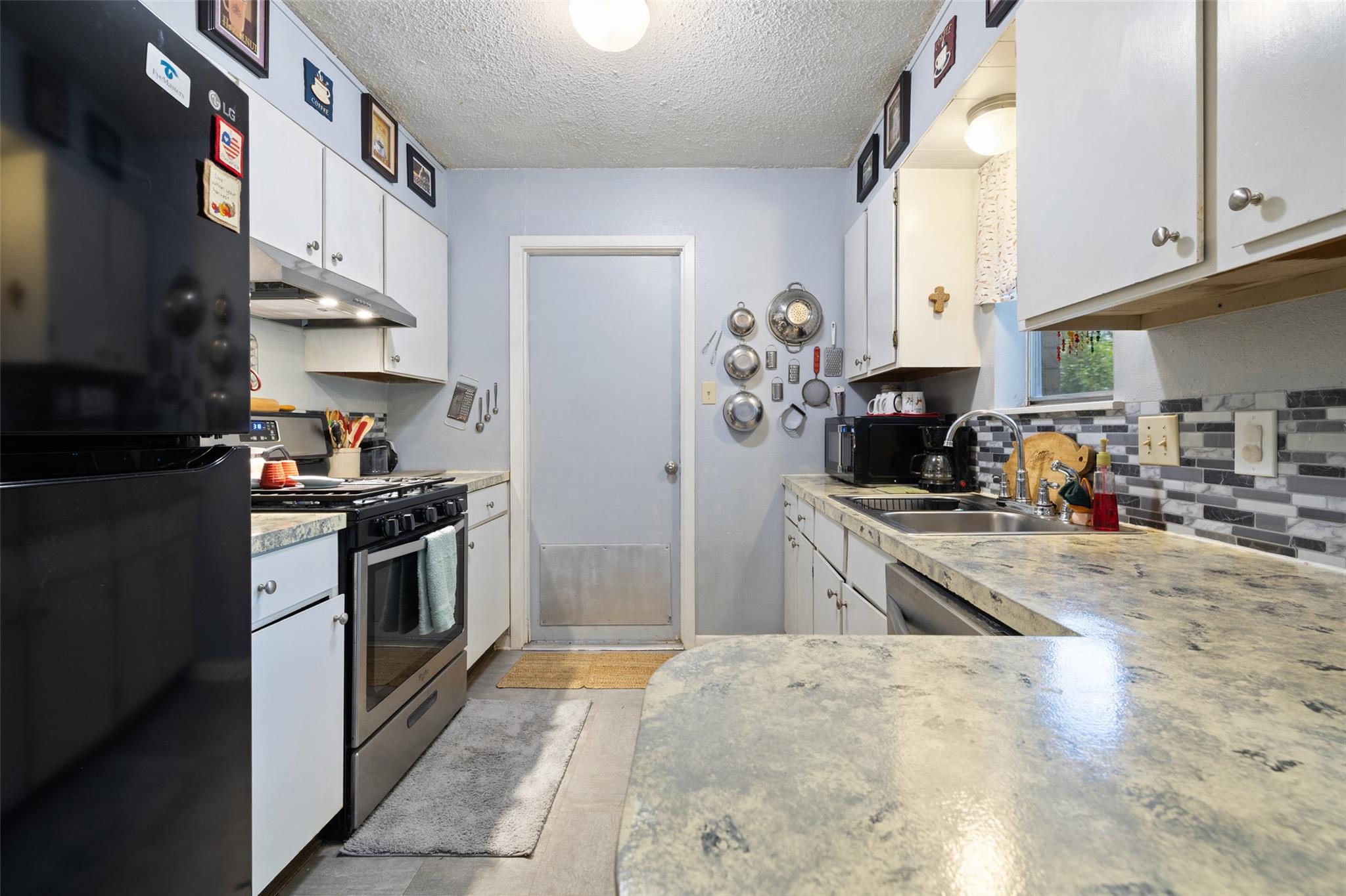 2803 Crestview St, Taylor, TX 76574