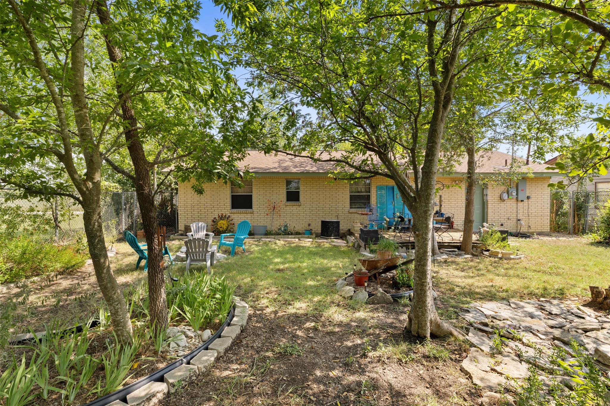 2803 Crestview St, Taylor, TX 76574