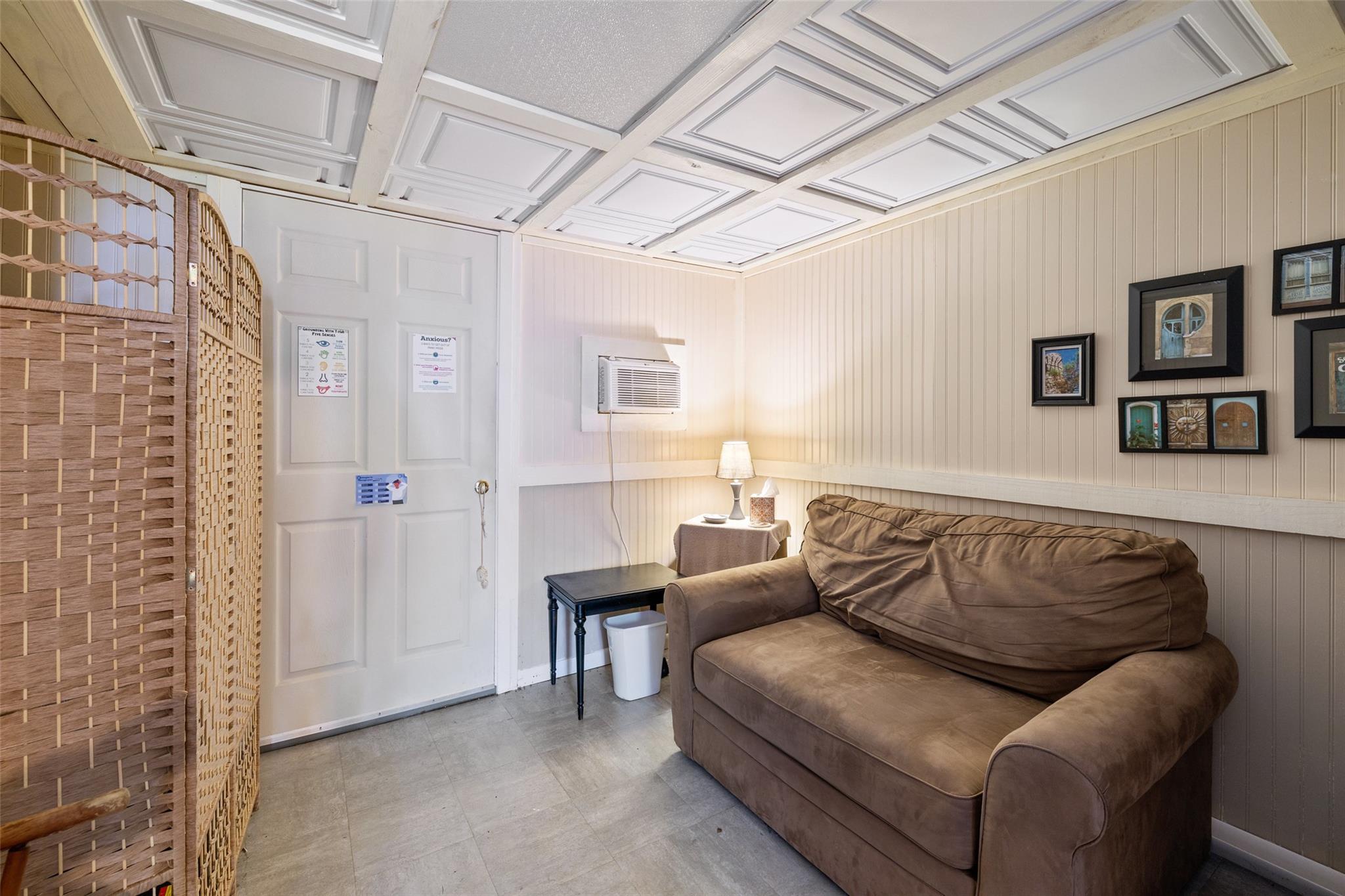 2803 Crestview St, Taylor, TX 76574