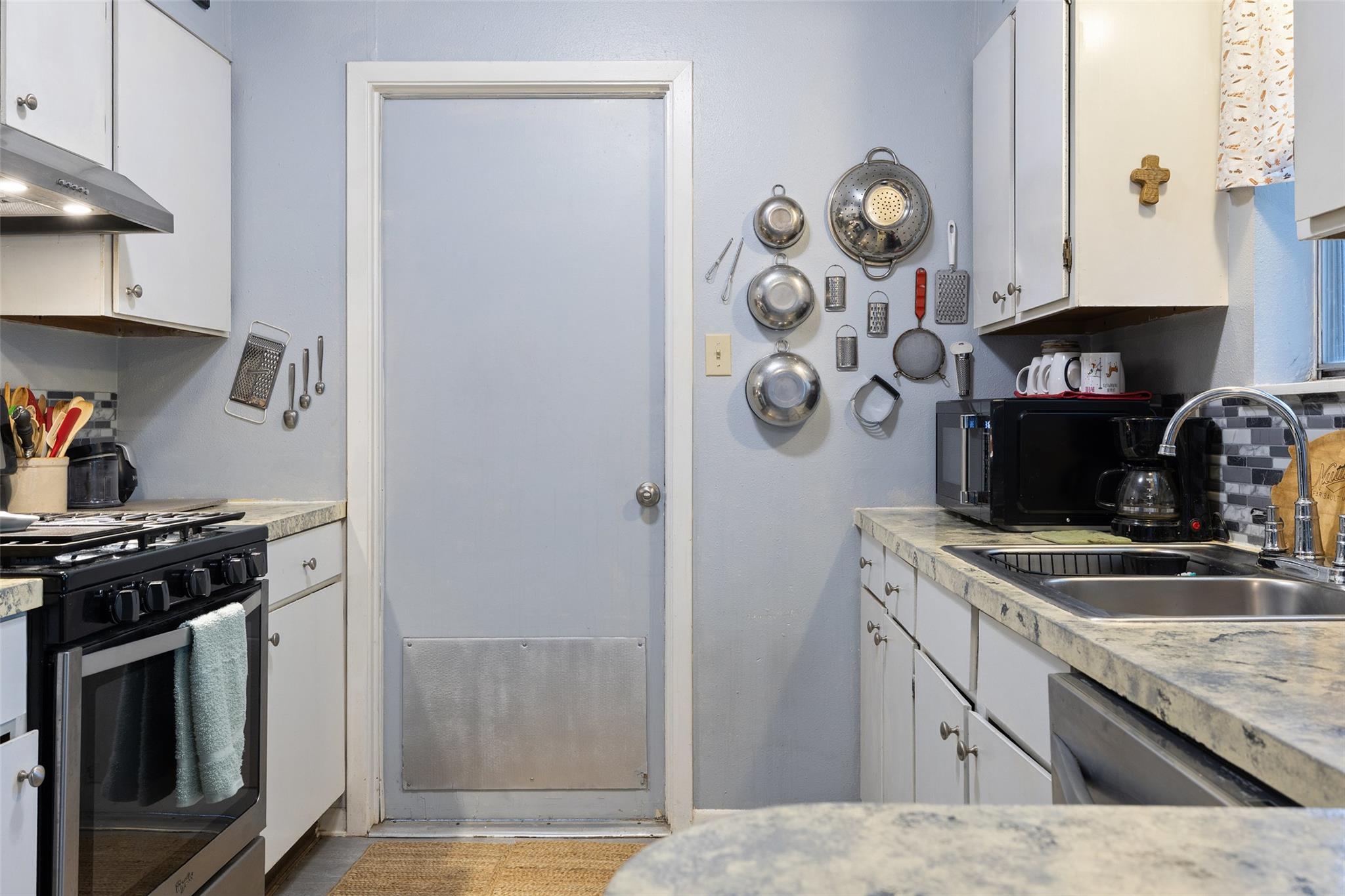 2803 Crestview St, Taylor, TX 76574