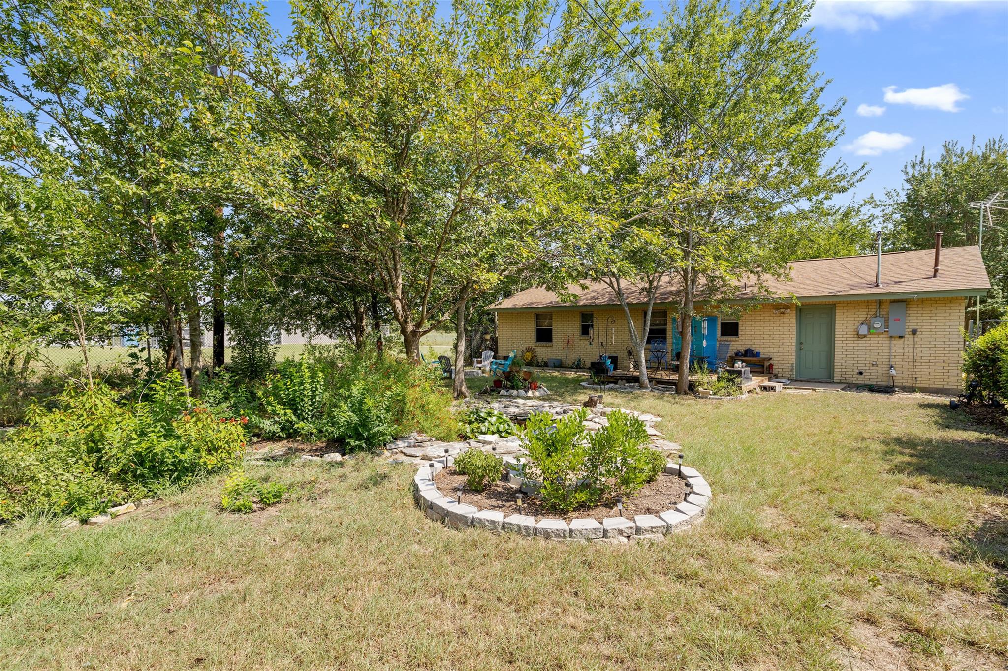 2803 Crestview St, Taylor, TX 76574