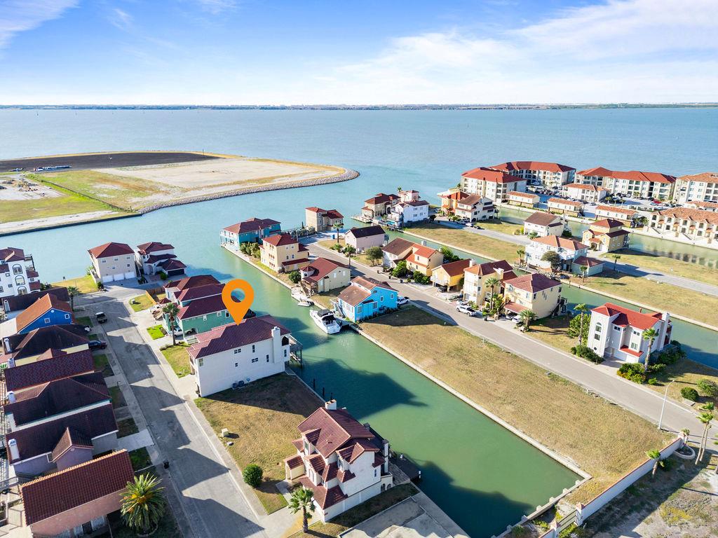 718 Crown Hbr, Corpus Christi, TX 78402