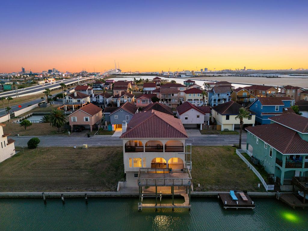 718 Crown Hbr, Corpus Christi, TX 78402