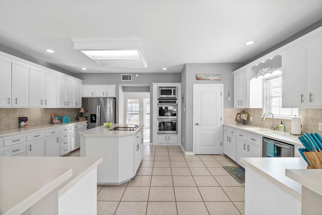 718 Crown Hbr, Corpus Christi, TX 78402