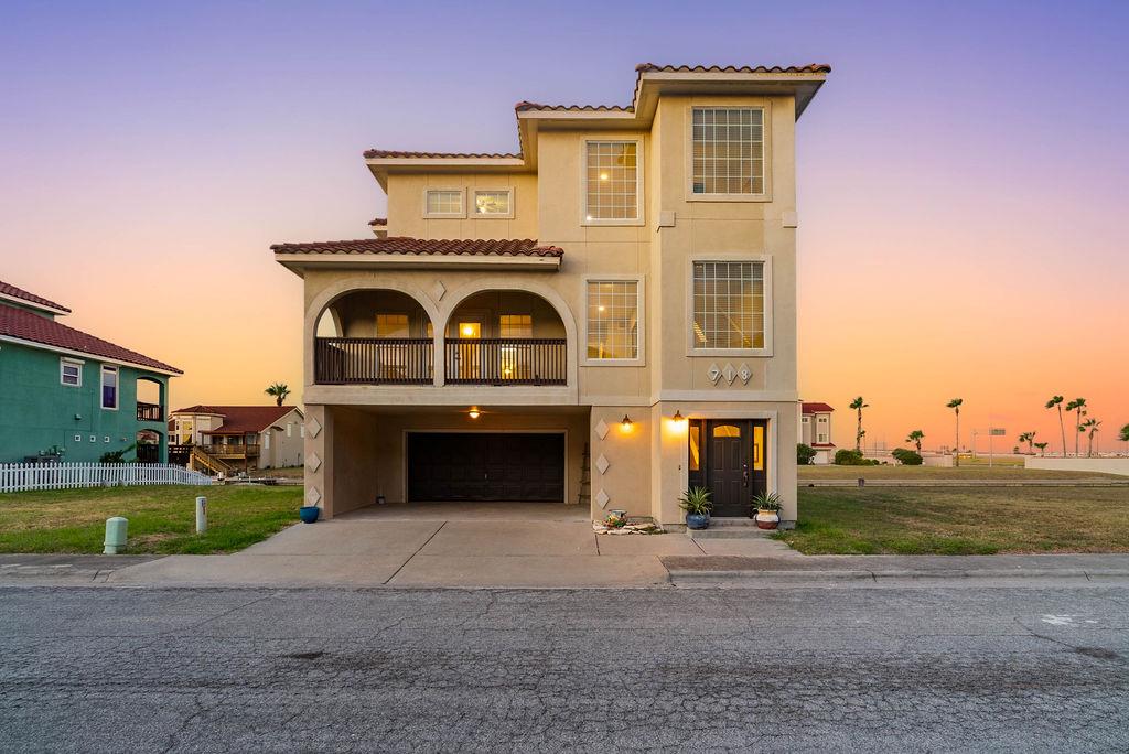 718 Crown Hbr, Corpus Christi, TX 78402