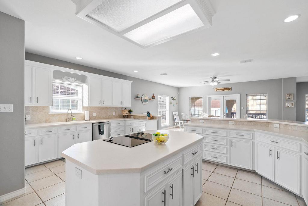 718 Crown Hbr, Corpus Christi, TX 78402