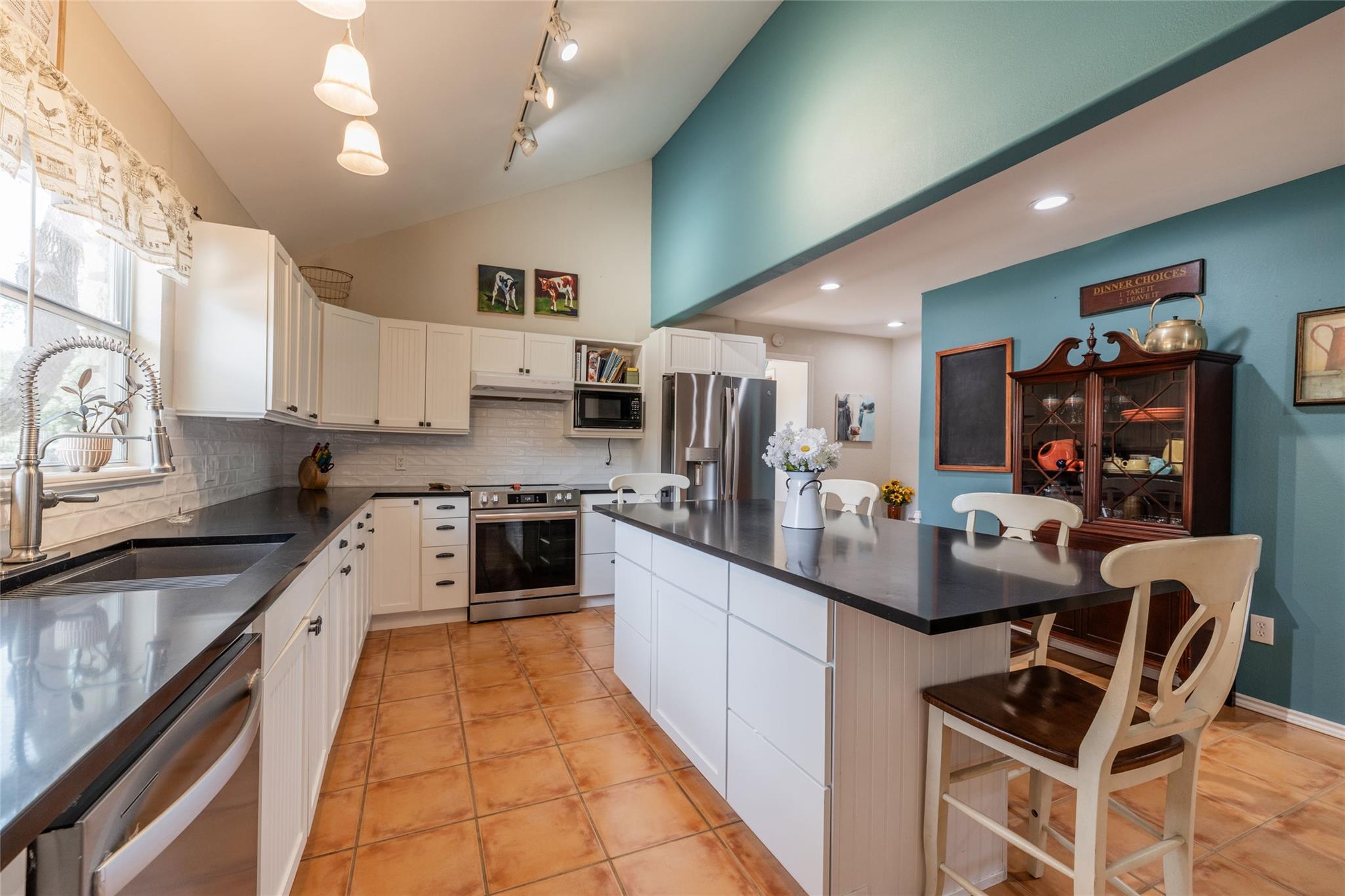 205 Spanish Oak Trl, Dripping Springs, TX 78620