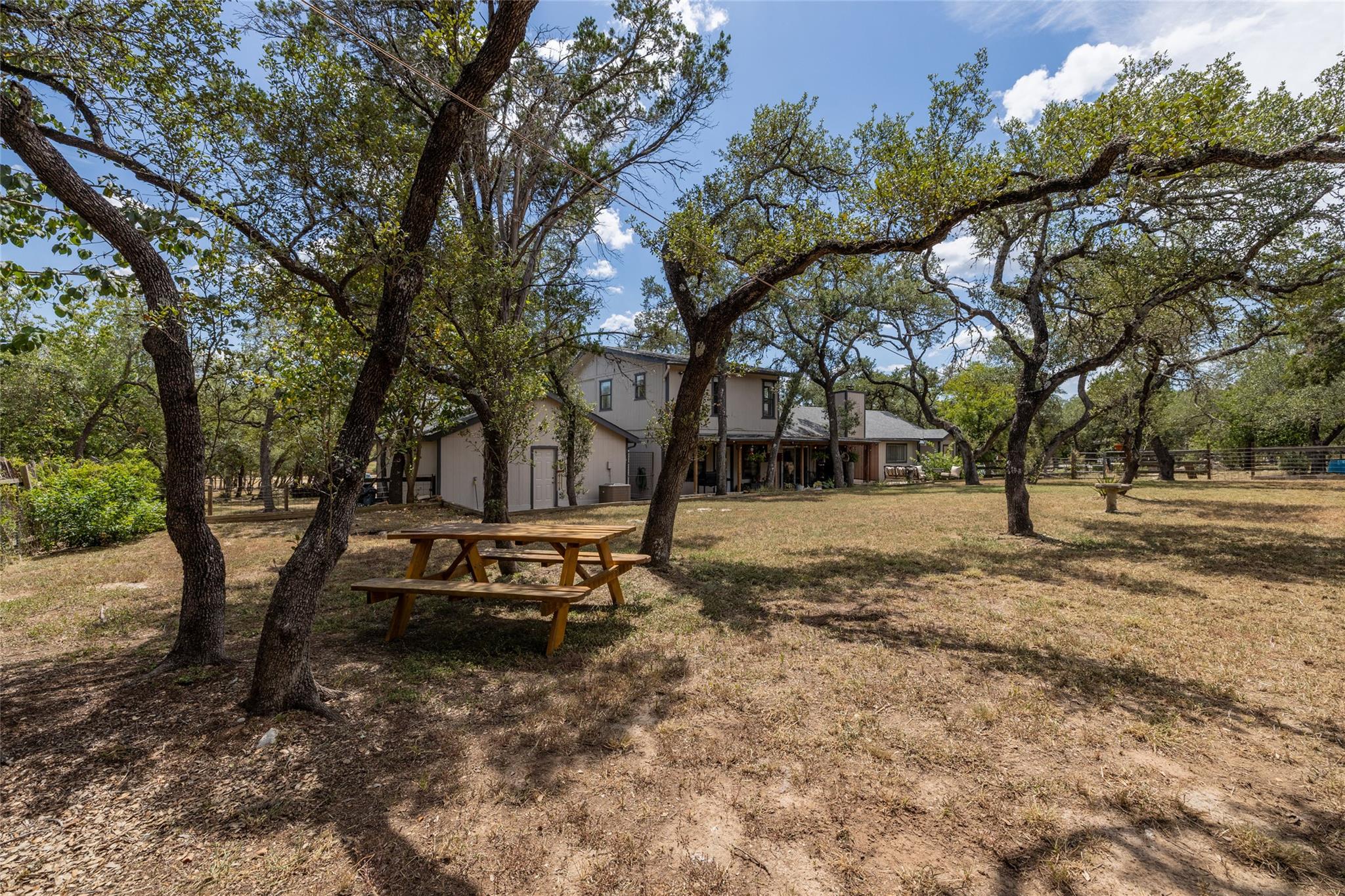 205 Spanish Oak Trl, Dripping Springs, TX 78620