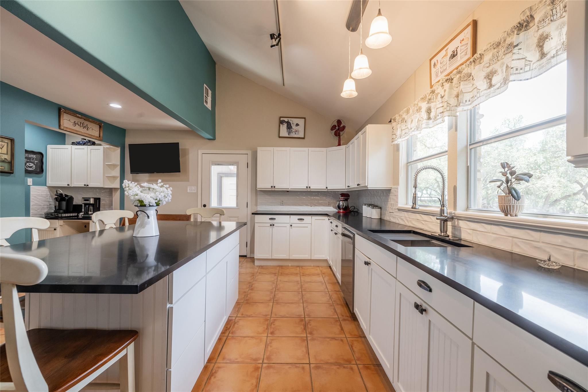 205 Spanish Oak Trl, Dripping Springs, TX 78620