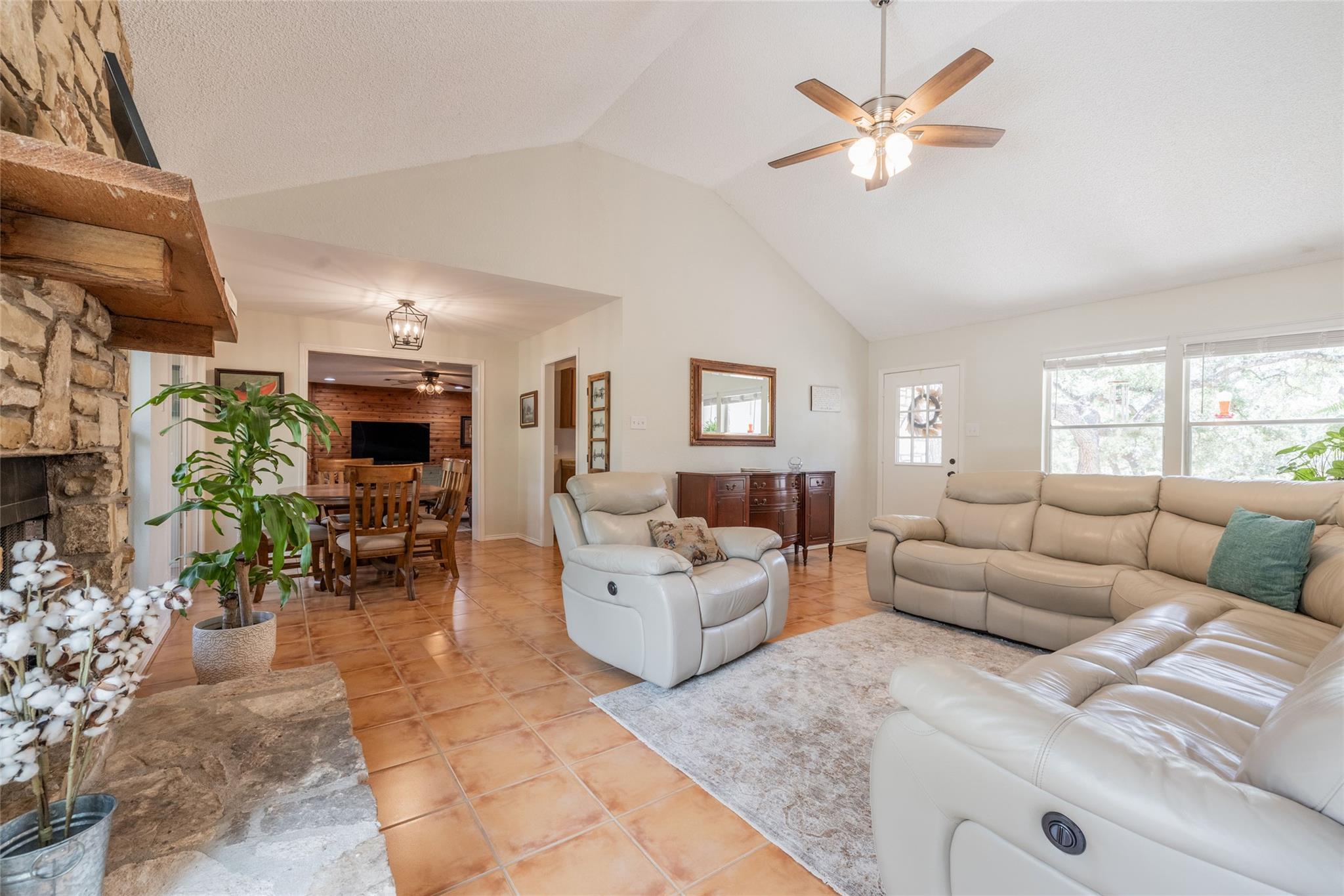 205 Spanish Oak Trl, Dripping Springs, TX 78620