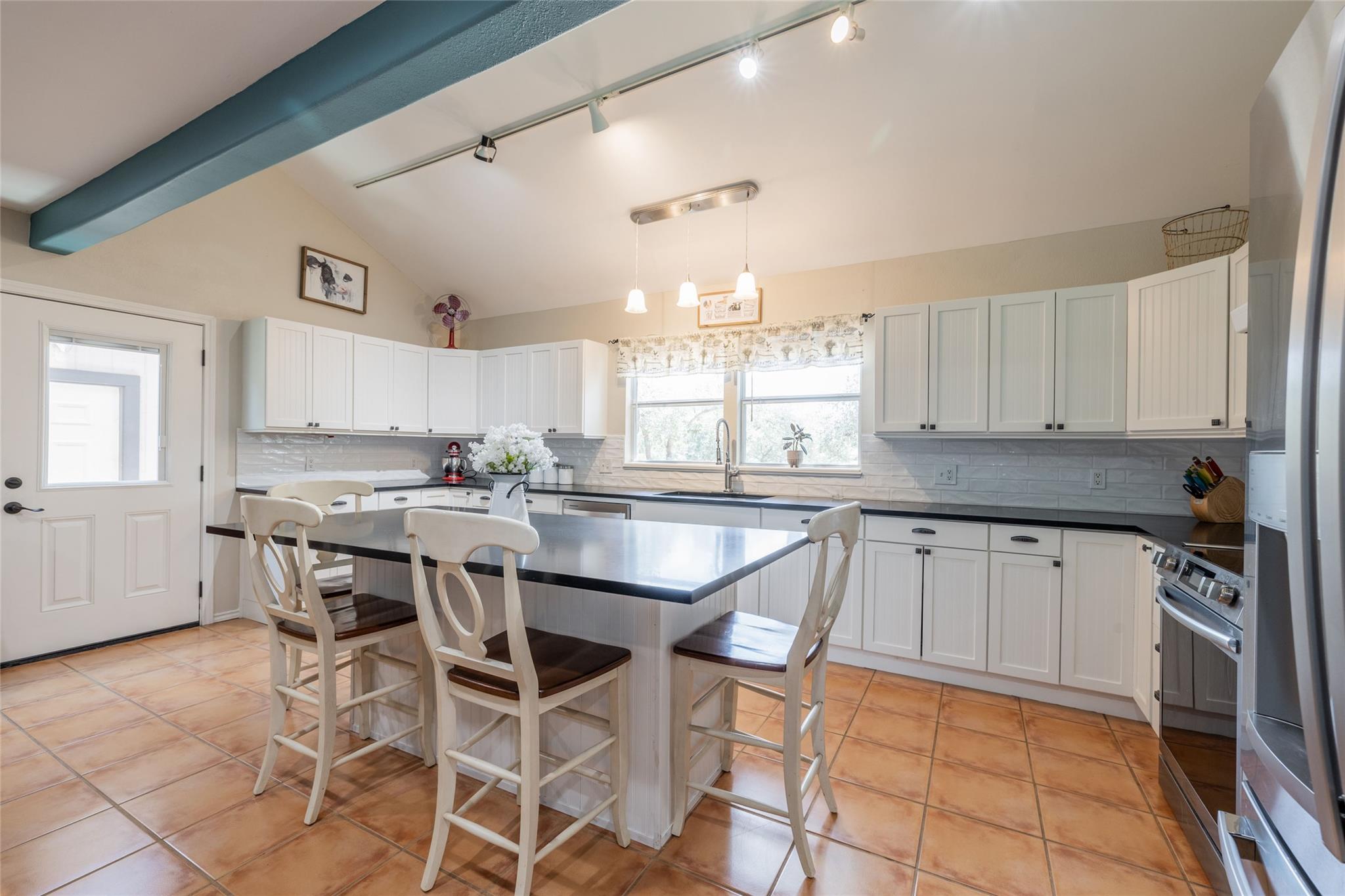 205 Spanish Oak Trl, Dripping Springs, TX 78620