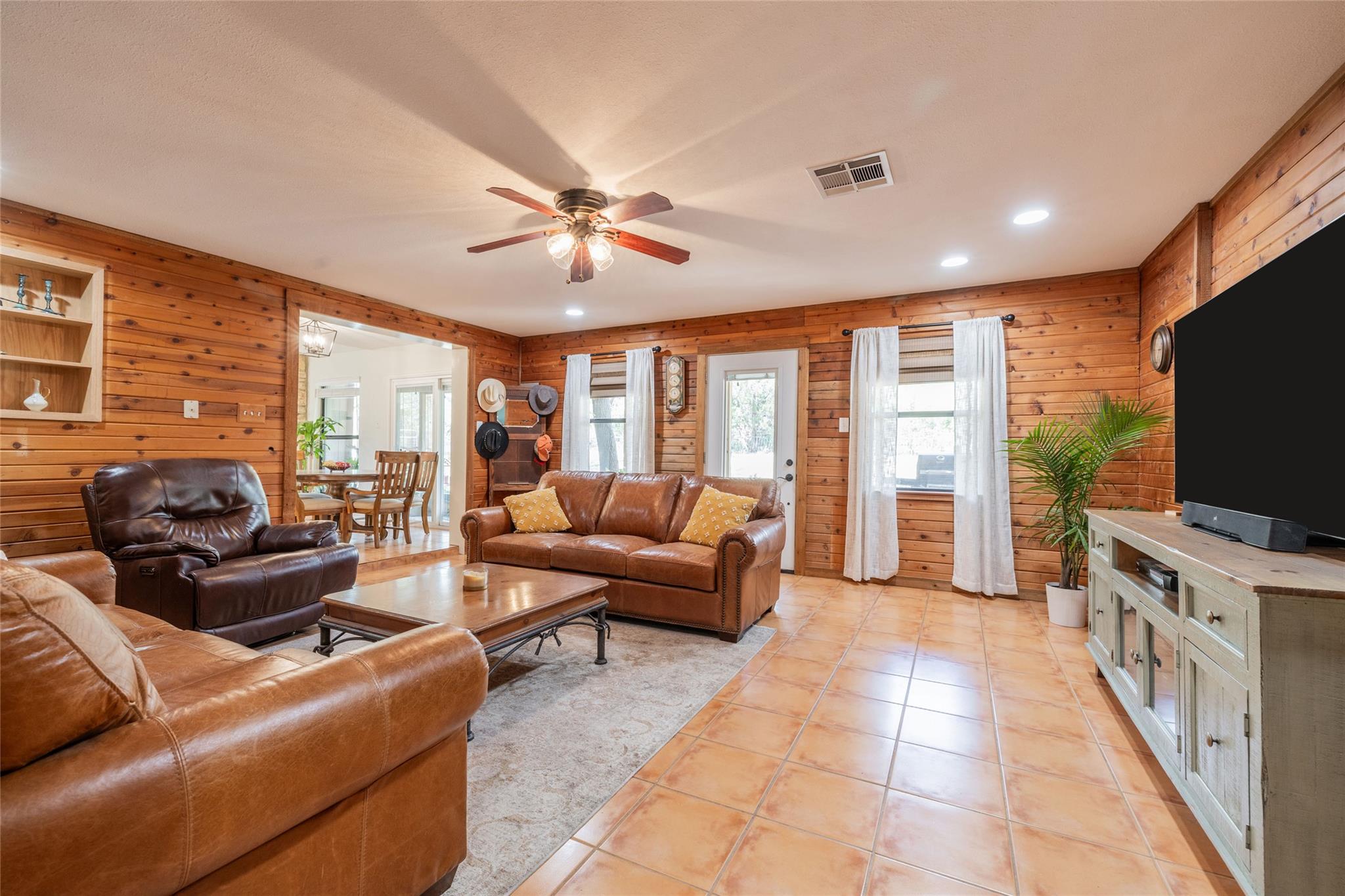 205 Spanish Oak Trl, Dripping Springs, TX 78620