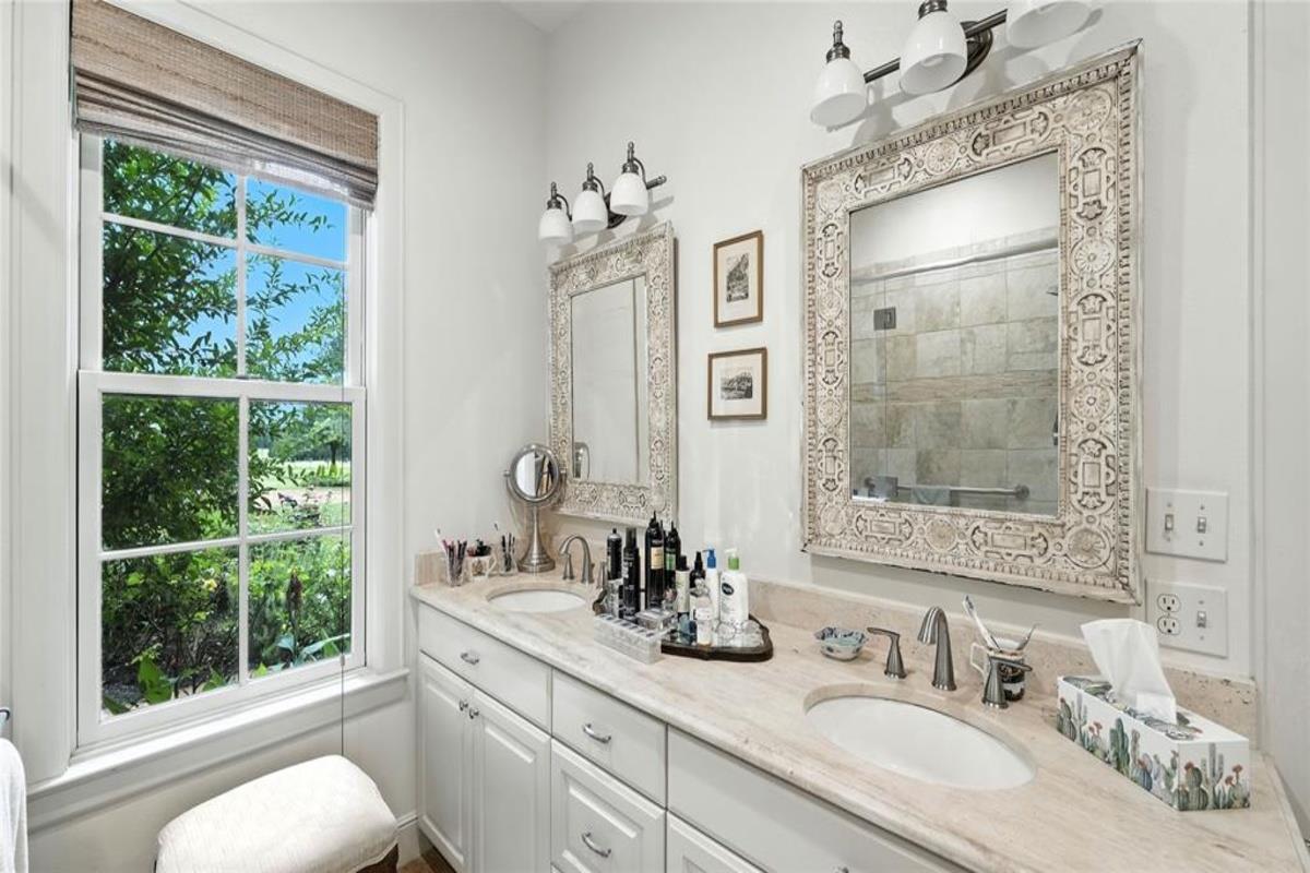 705 Antioch Rd, Paige, TX 78659