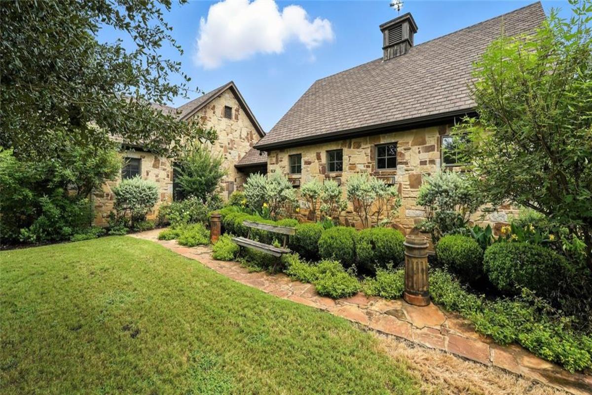 705 Antioch Rd, Paige, TX 78659