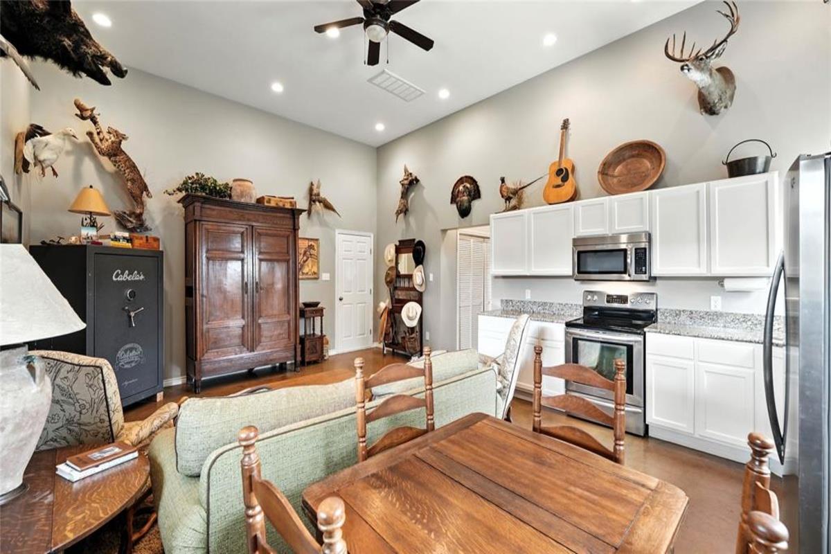 705 Antioch Rd, Paige, TX 78659