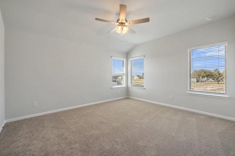 372 Glocken Ln, Kyle, TX 78640