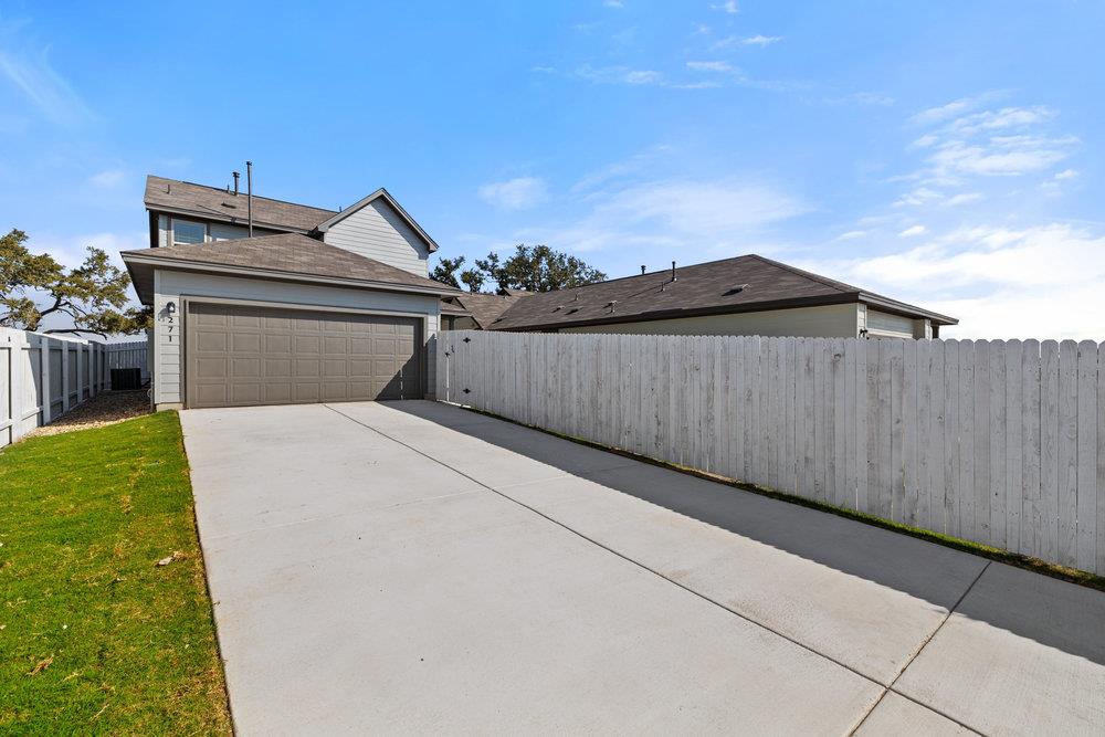 372 Glocken Ln, Kyle, TX 78640