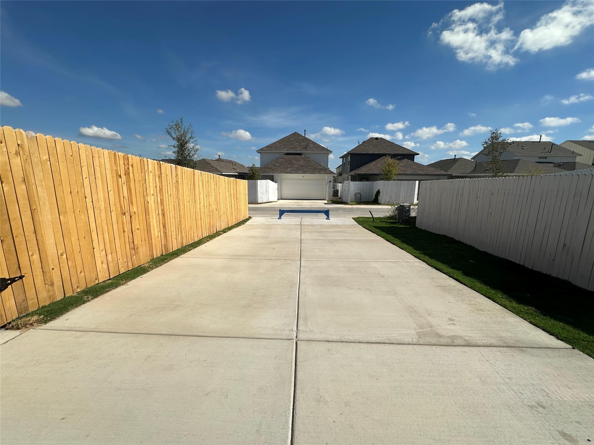 372 Glocken Ln, Kyle, TX 78640