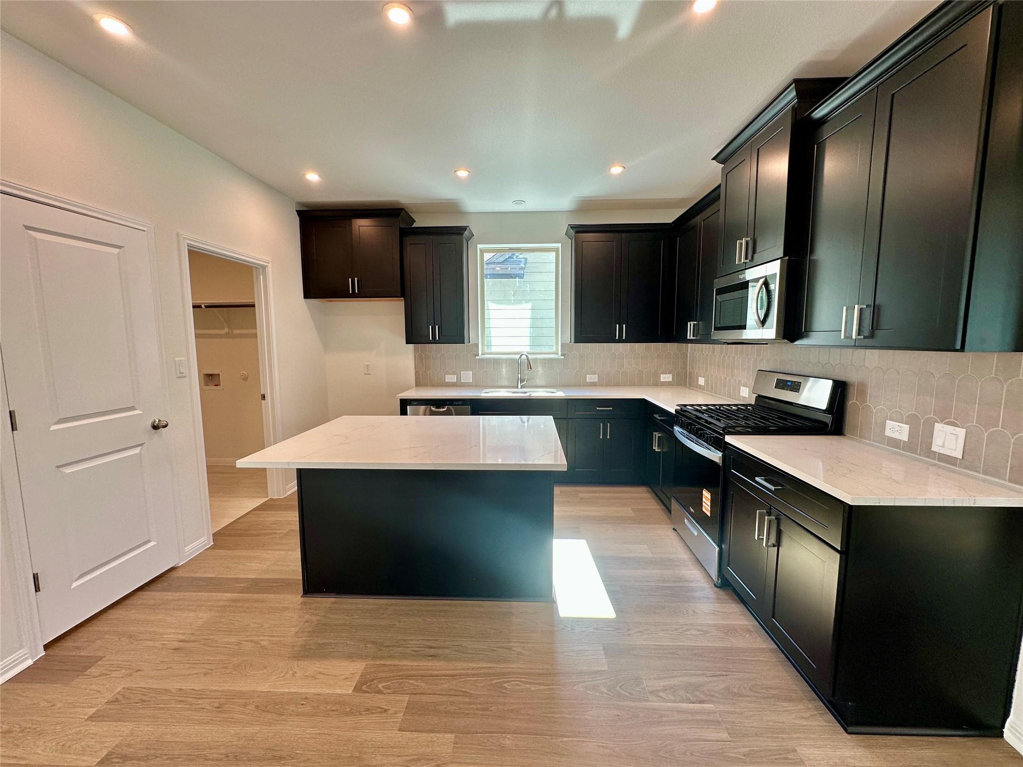 372 Glocken Ln, Kyle, TX 78640