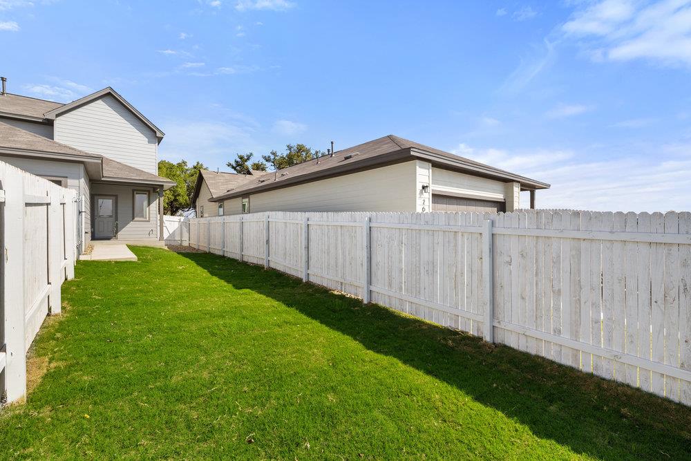 372 Glocken Ln, Kyle, TX 78640