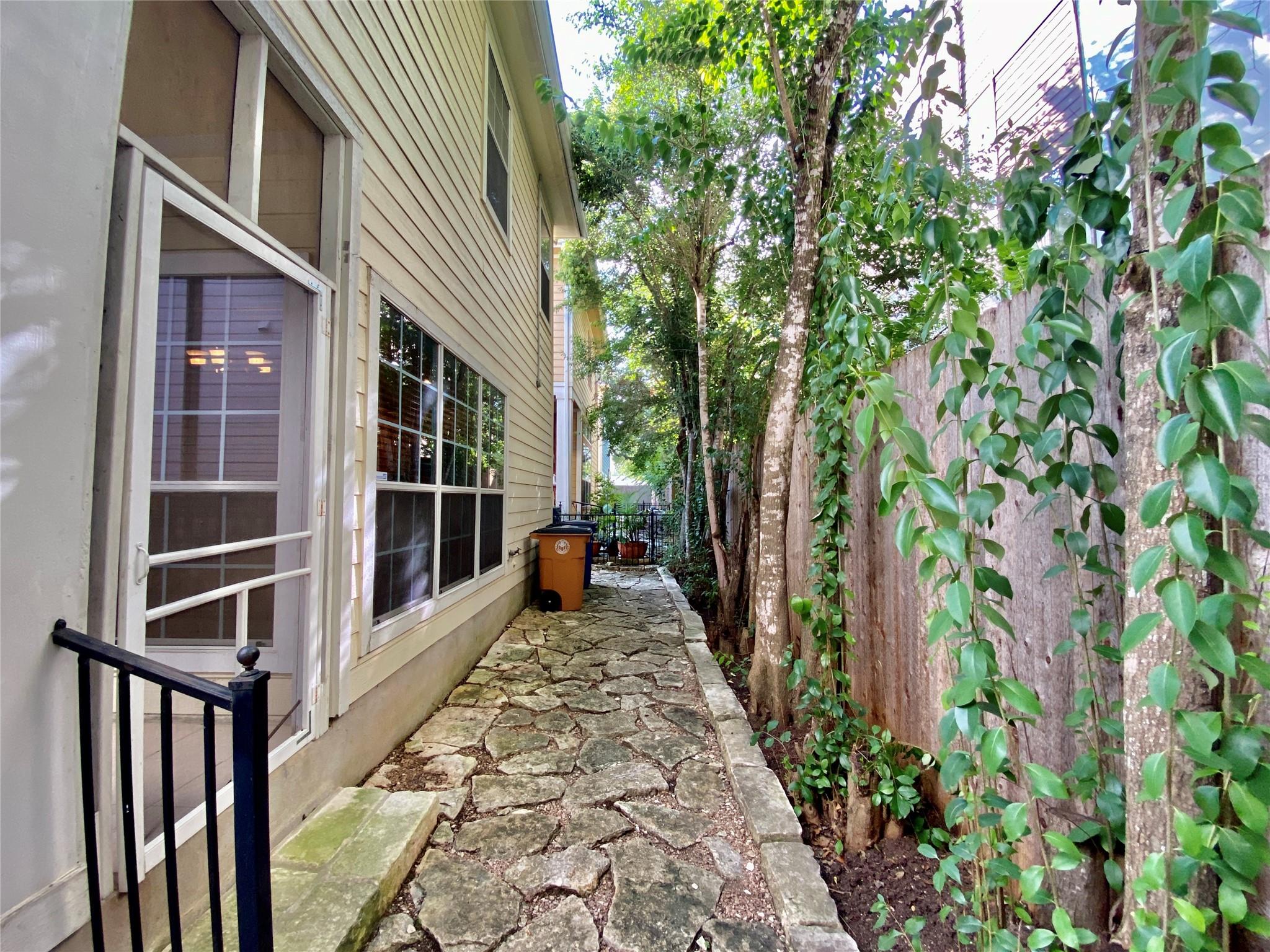 6704 Menchaca Rd # 8, Austin, TX 78745