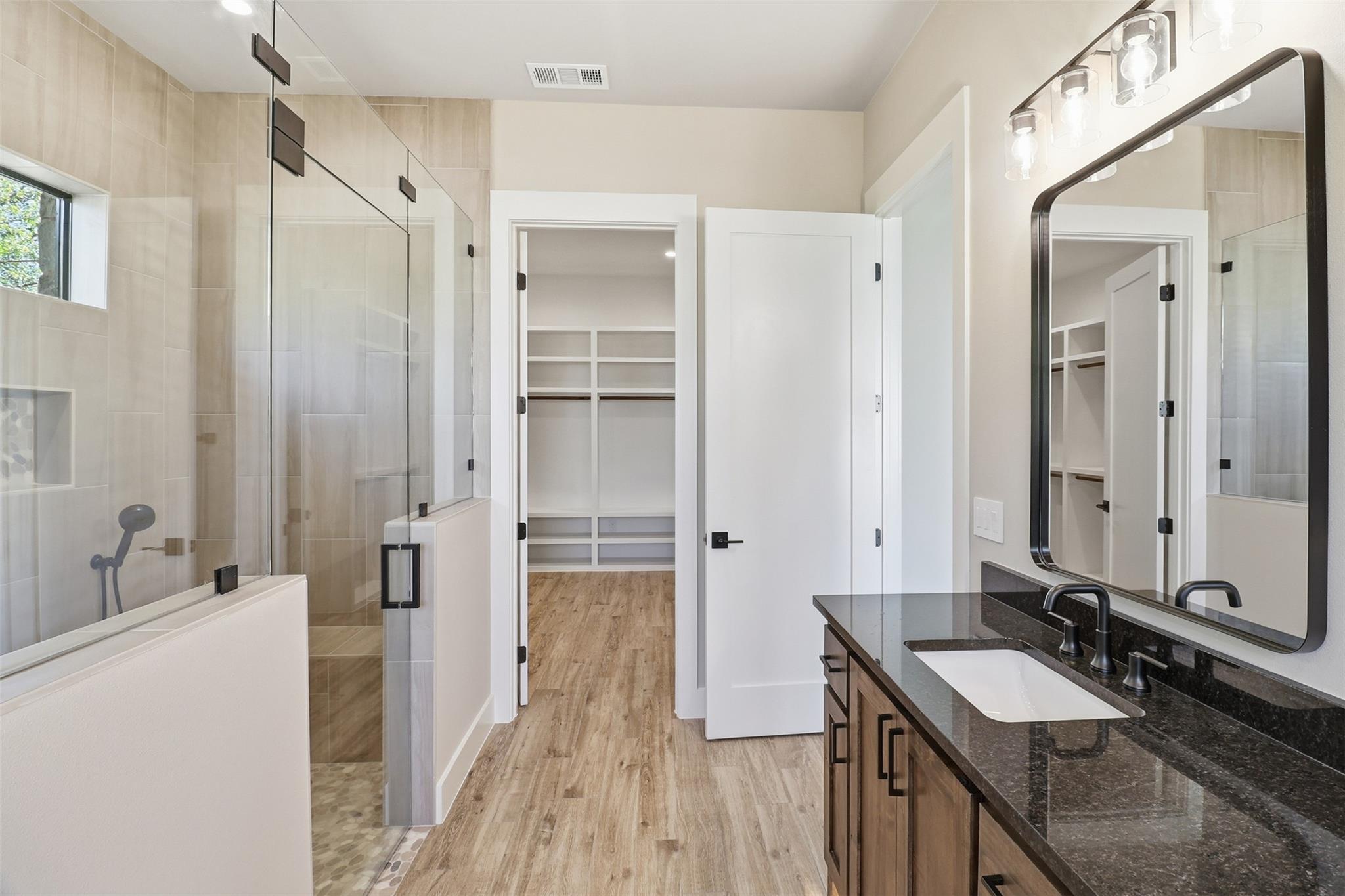 128 Broadgreen Trl, Kingsland, TX 78639