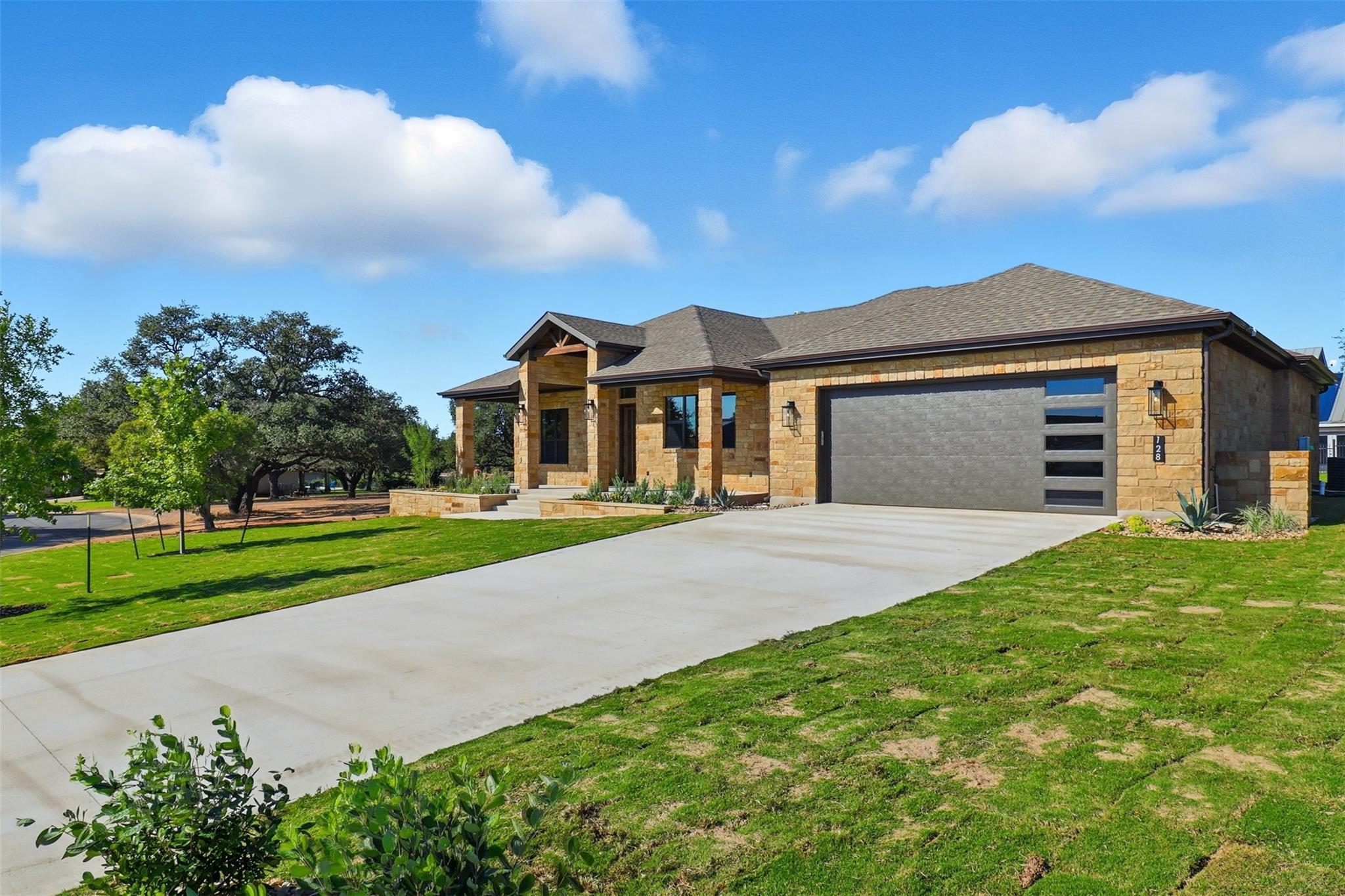 128 Broadgreen Trl, Kingsland, TX 78639